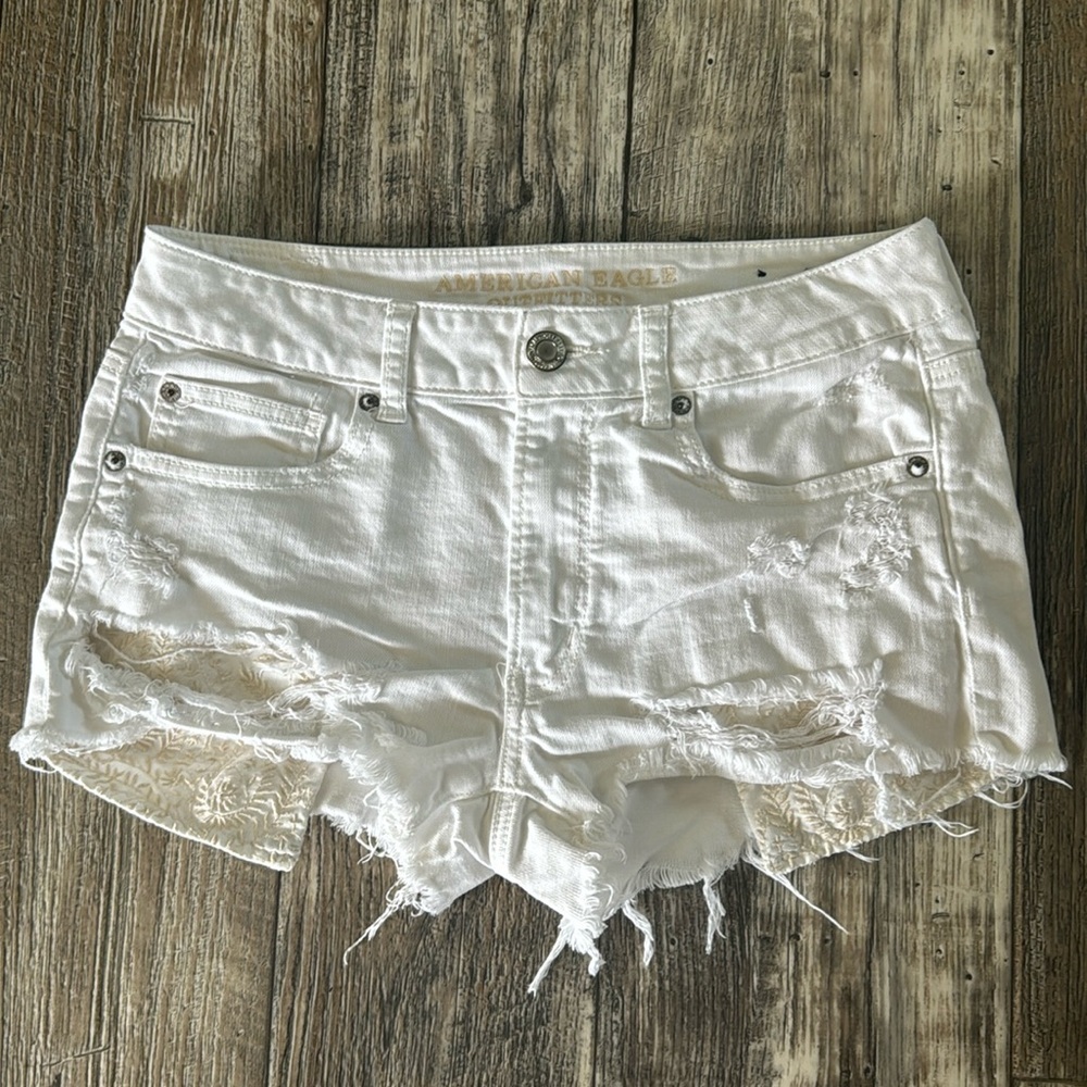 AMERICAN EAGLE OUTFITTERS HI-RISE STRECH JEAN SHORTS, 6